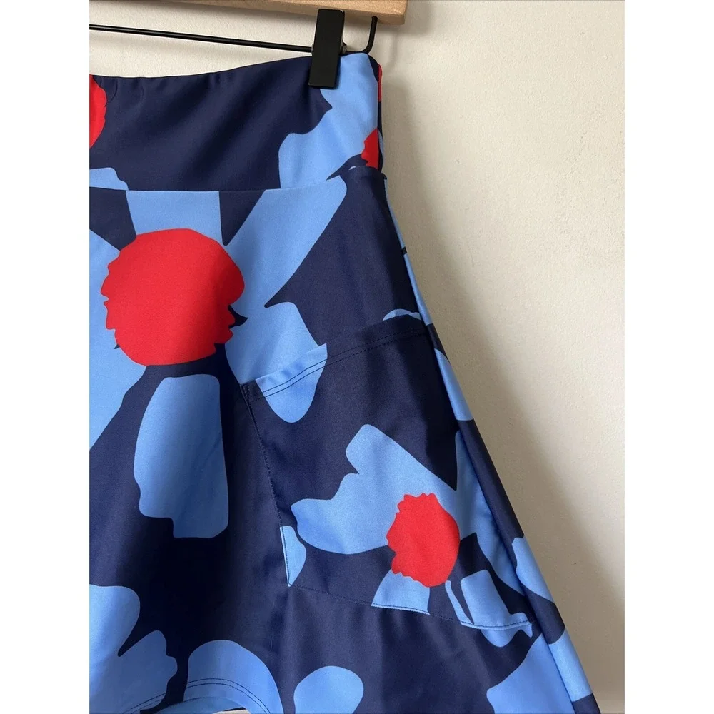 Emyvale Galway Golf Skirt in Blue Daisy Size M Skort Pockets NYC Luxury Cute